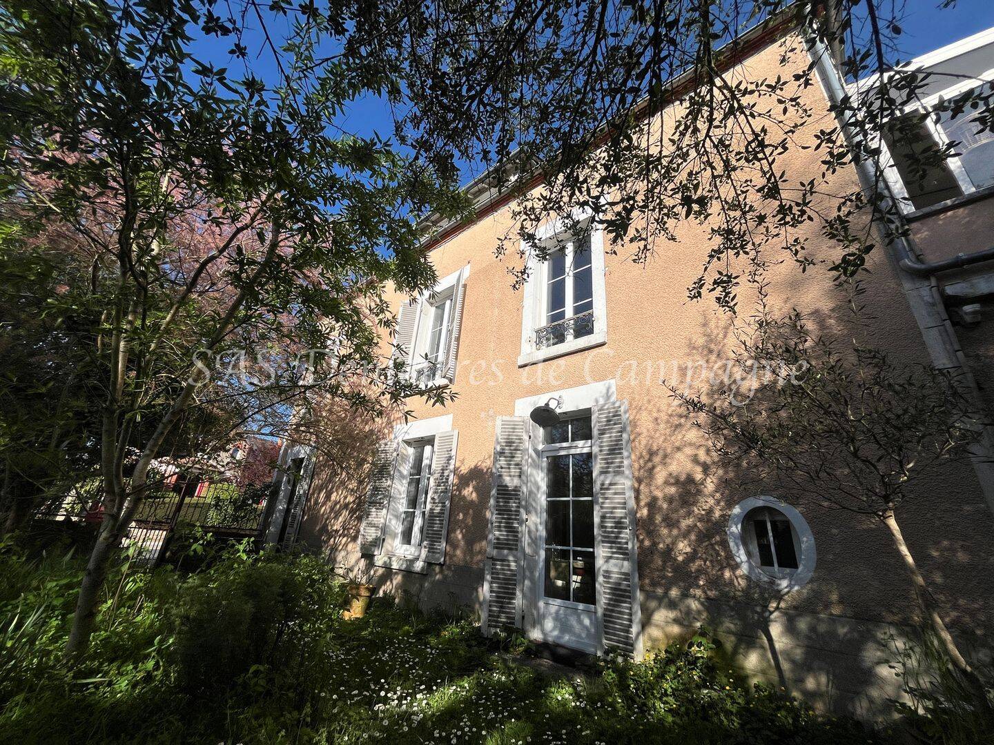 Maison 9 pièces 220 m² · à Sancerre · 220 m² · 300 000 €