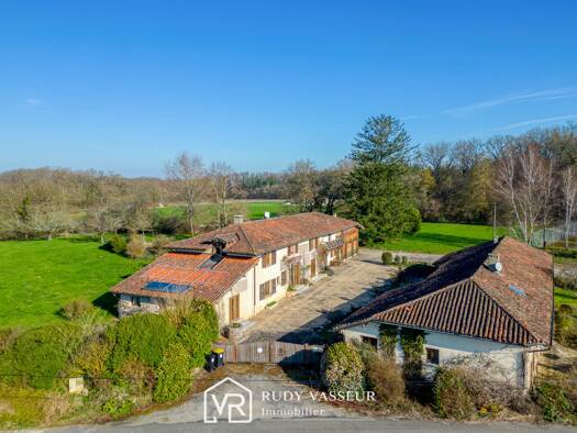 Maison à vendre 760 000 € 12 pièces 8 chambres 465 m² 12 252 m² de terrain Servas 01960