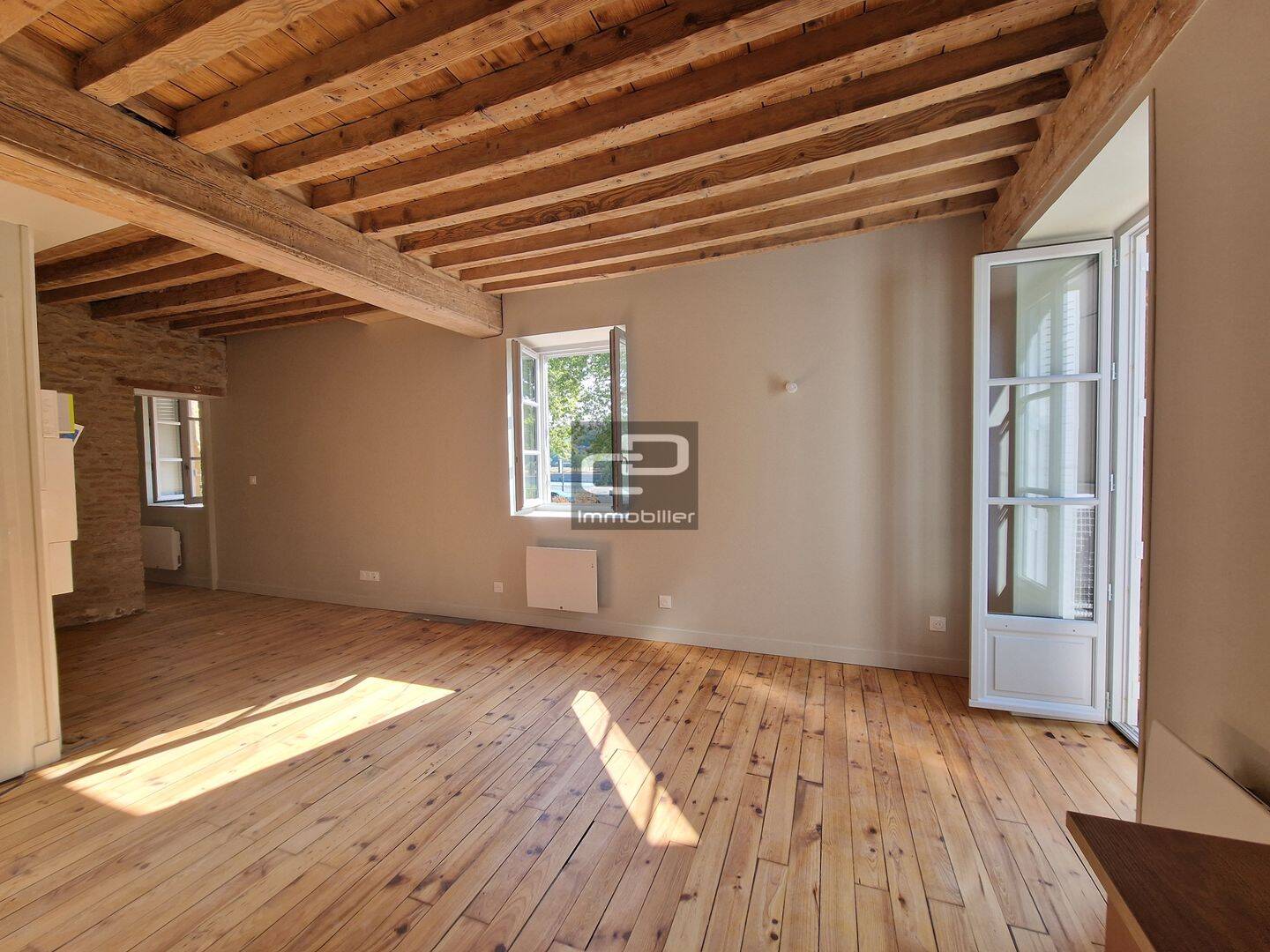 Appartement 2 pièces 42 m² · à Couzon-au-Mont-d'Or · 42 m² · 900 €
