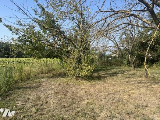 Terrain constructible à vendre 112 150 € 740 m² de terrain Les Granges-Gontardes 26290