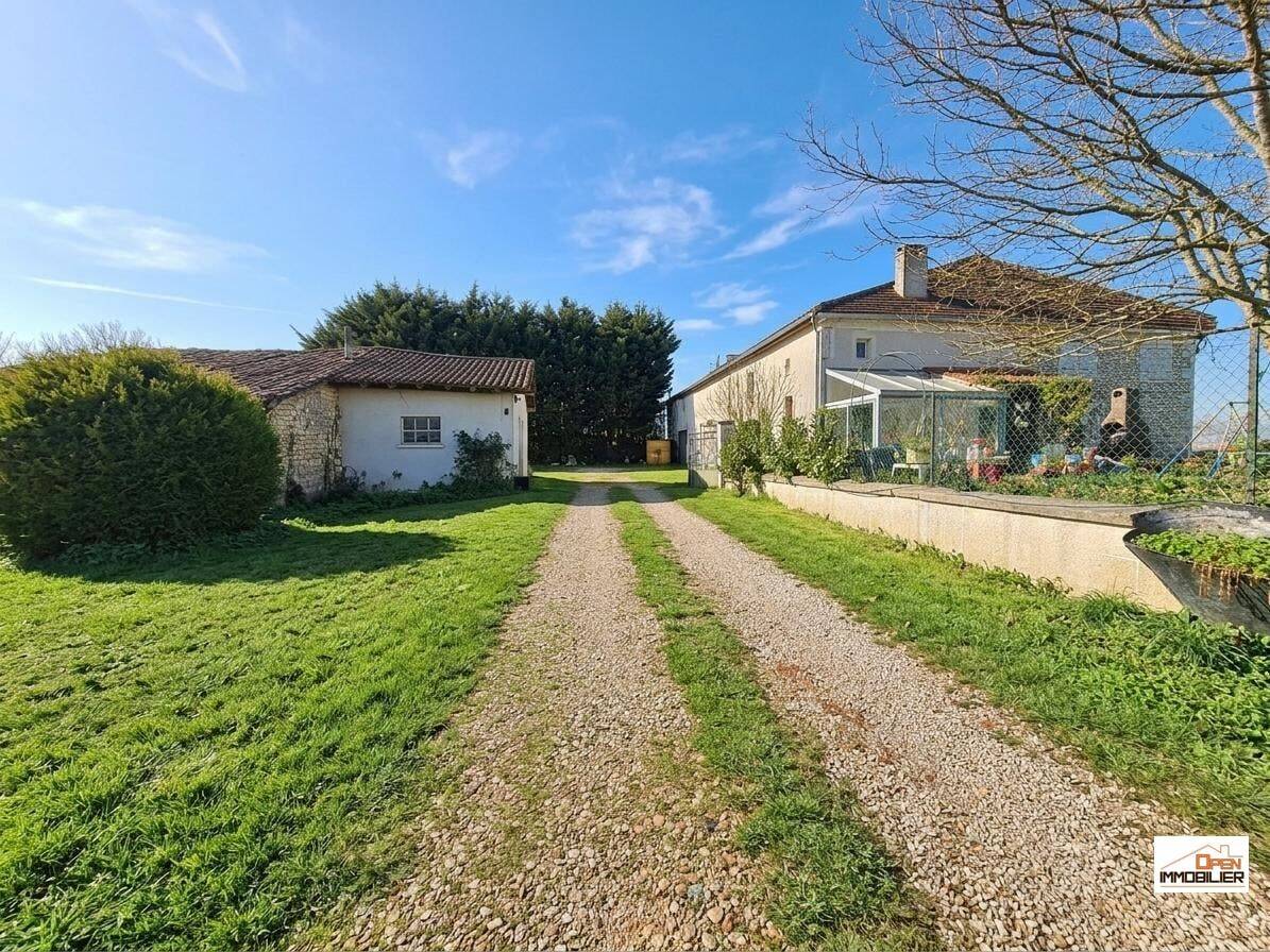 Maison 6 pièces 174 m² · à Baignes-Sainte-Radegonde · 174 m² · 150 000 €