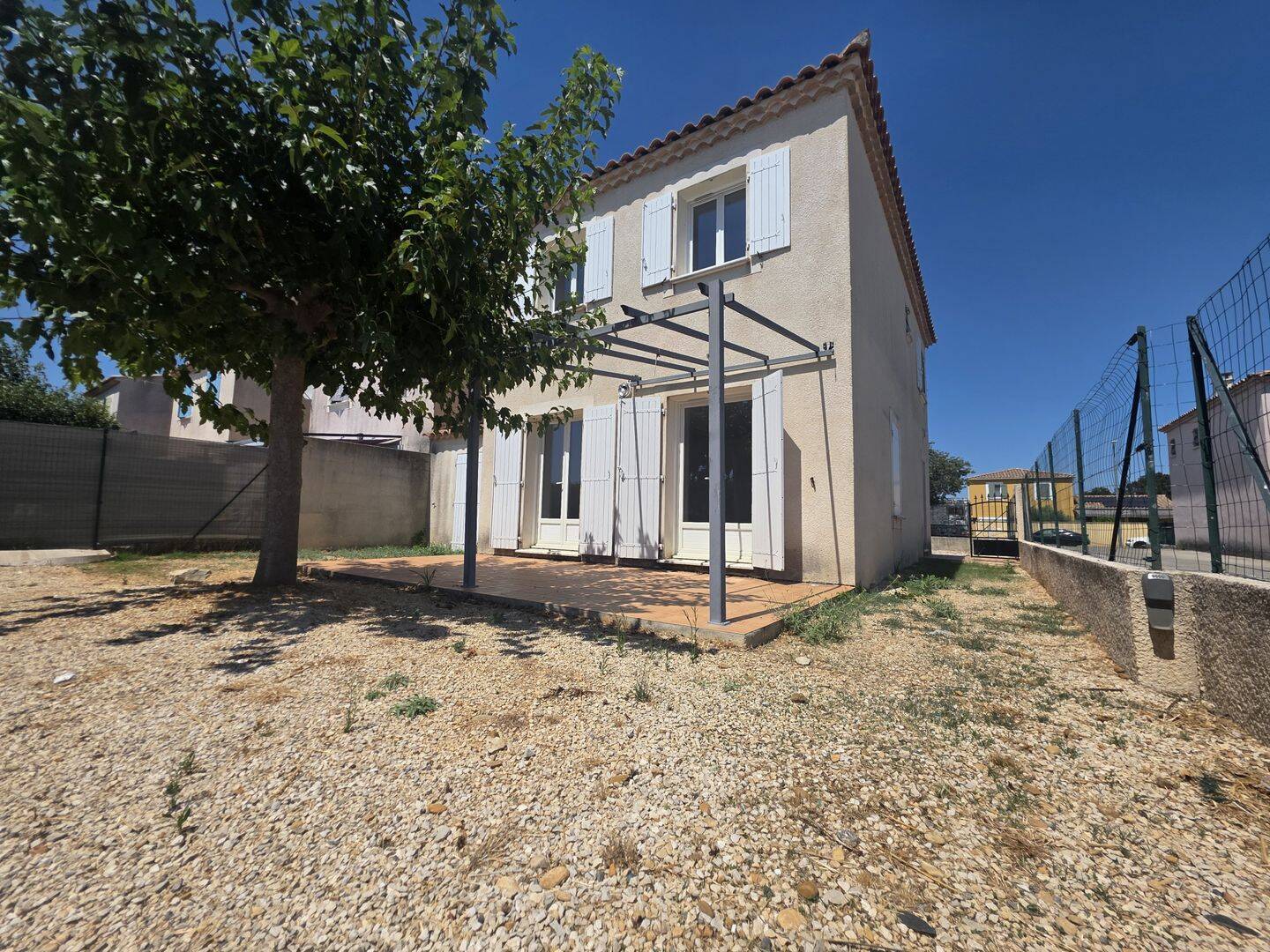 Maison 4 pièces 92 m² · à Saint-Martin-de-Crau · 92 m² · 1 160 €