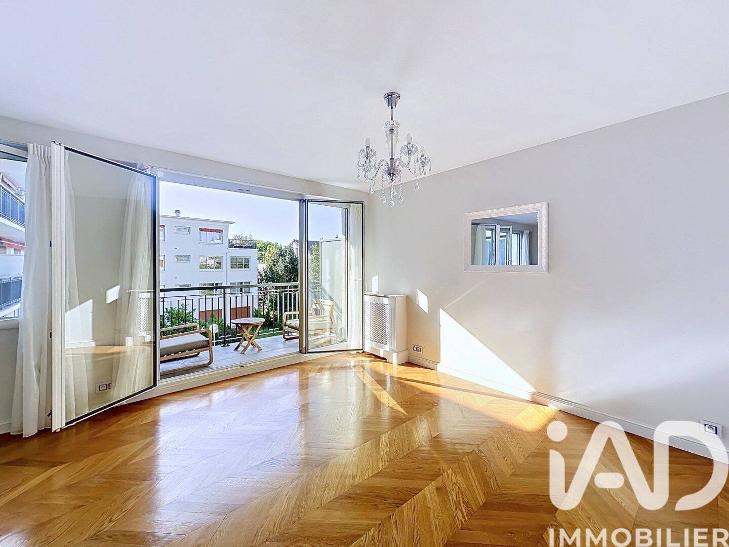 Appartement 3 pièces 89 m² · à Suresnes · 89 m² · 598 000 €
