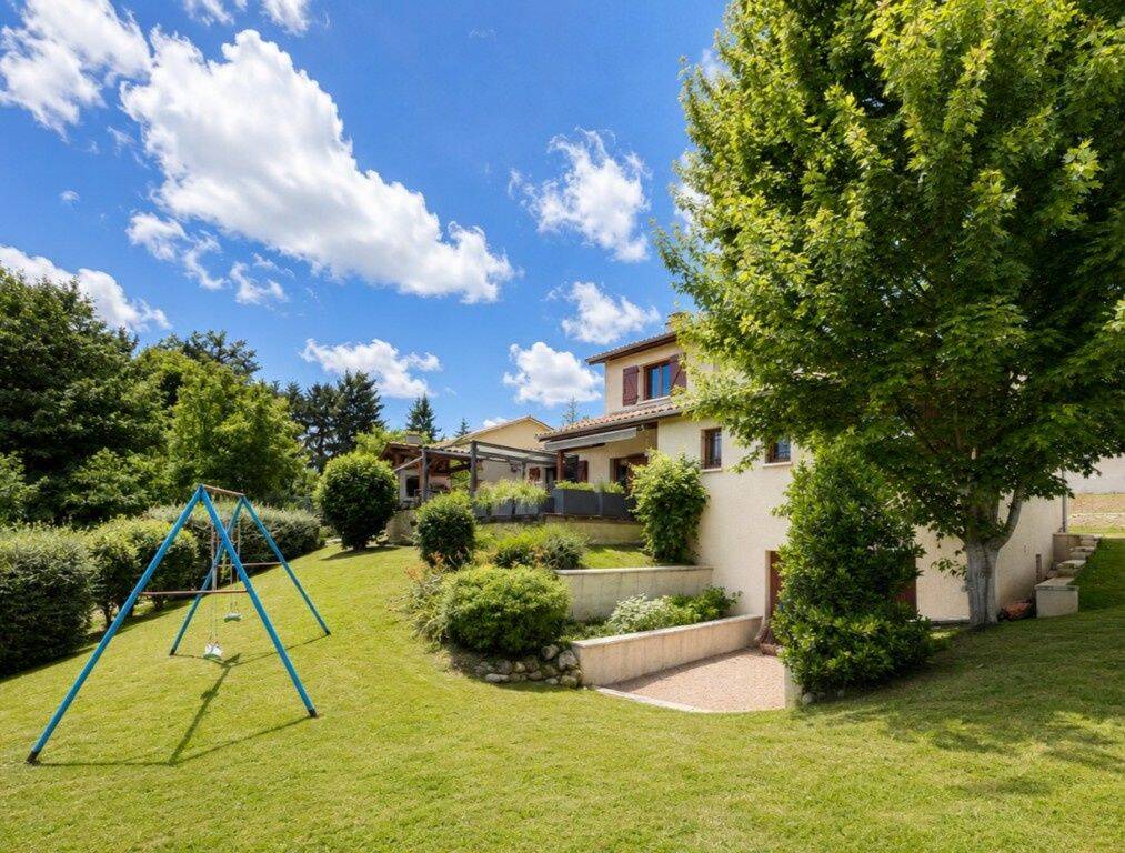 01160 PRIAY Villa familiale avec vue dégagée sur les Monts du