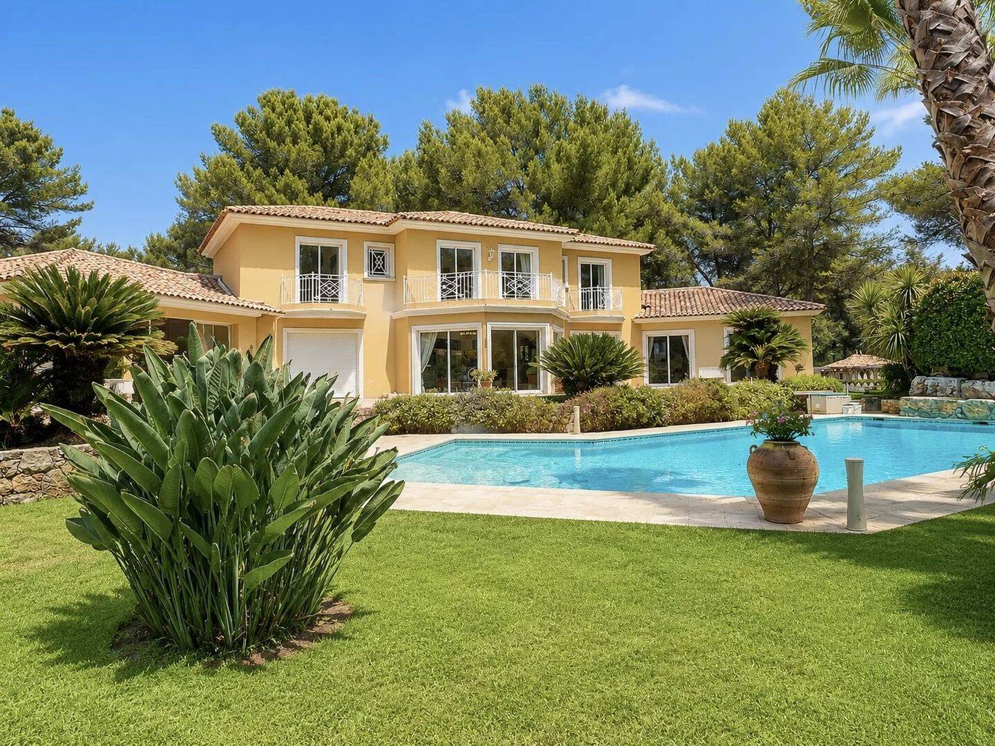 Maison 8 pièces 500 m² · à Mougins · 500 m² · 4 980 000 €