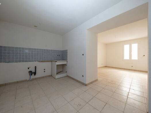 Maison à vendre 187 000 € 12 pièces 7 chambres 350 m² 325 m² de terrain Clermont-l'Hérault 34800