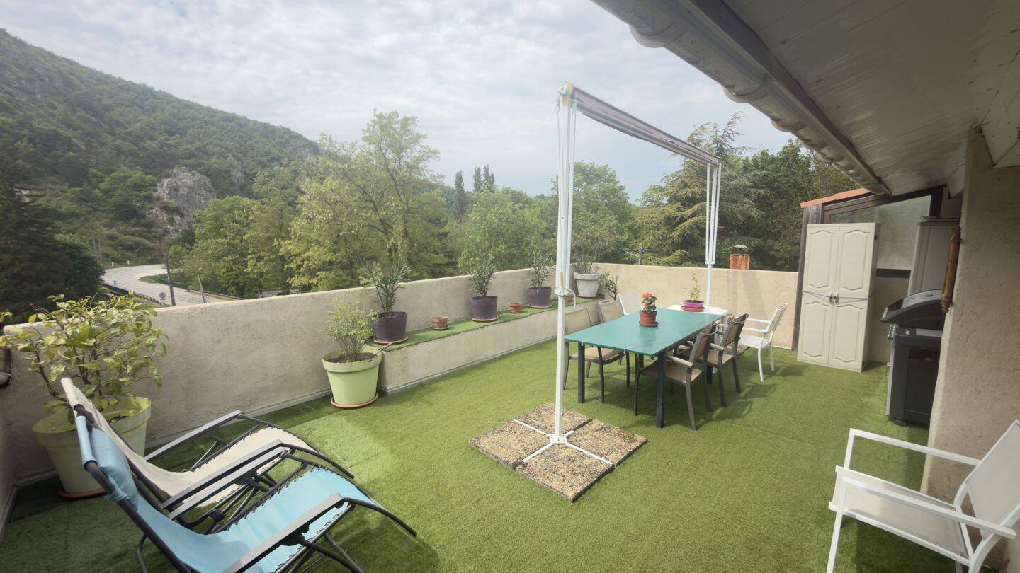 Maison 6 pièces 142 m² · à Combovin · 142 m² · 250 000 €