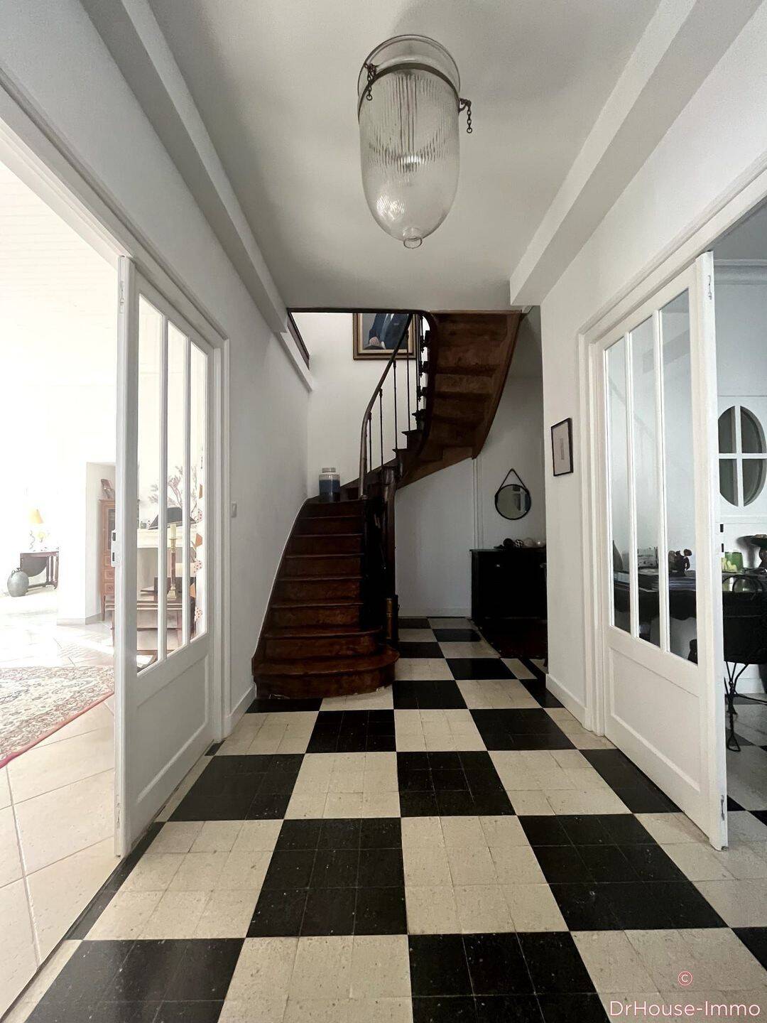 Maison 10 pièces 250 m² · à Thairé · 250 m² · 988 000 €