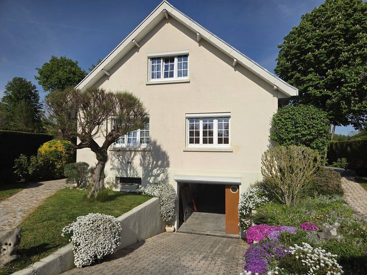 Maison 5 pièces 144 m² · à Saint-Julien-les-Villas · 144 m² · 275 000 €