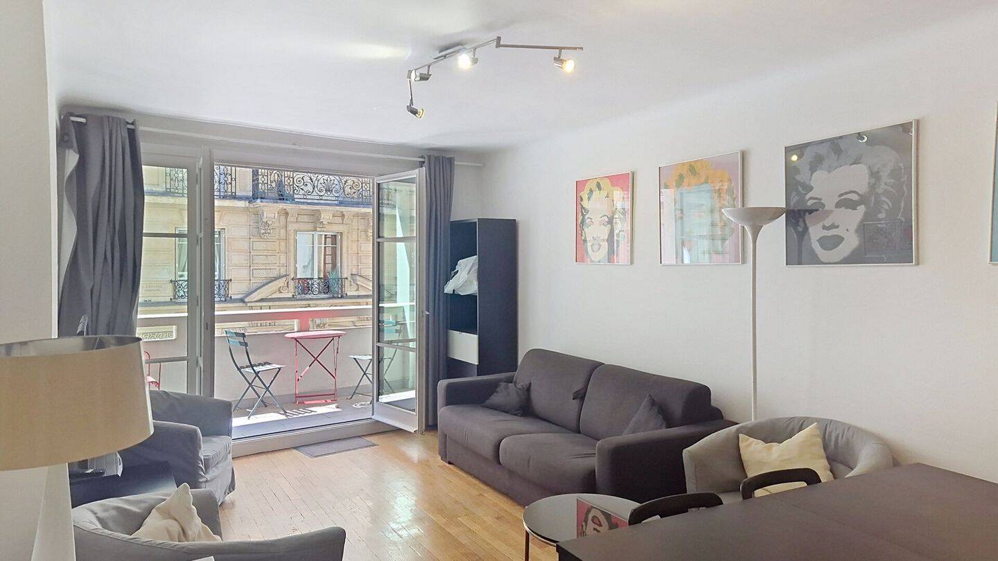 Appartement 3 pièces 76 m² · à Paris 16ème Arrondissement · 76 m² · 2 730 €
