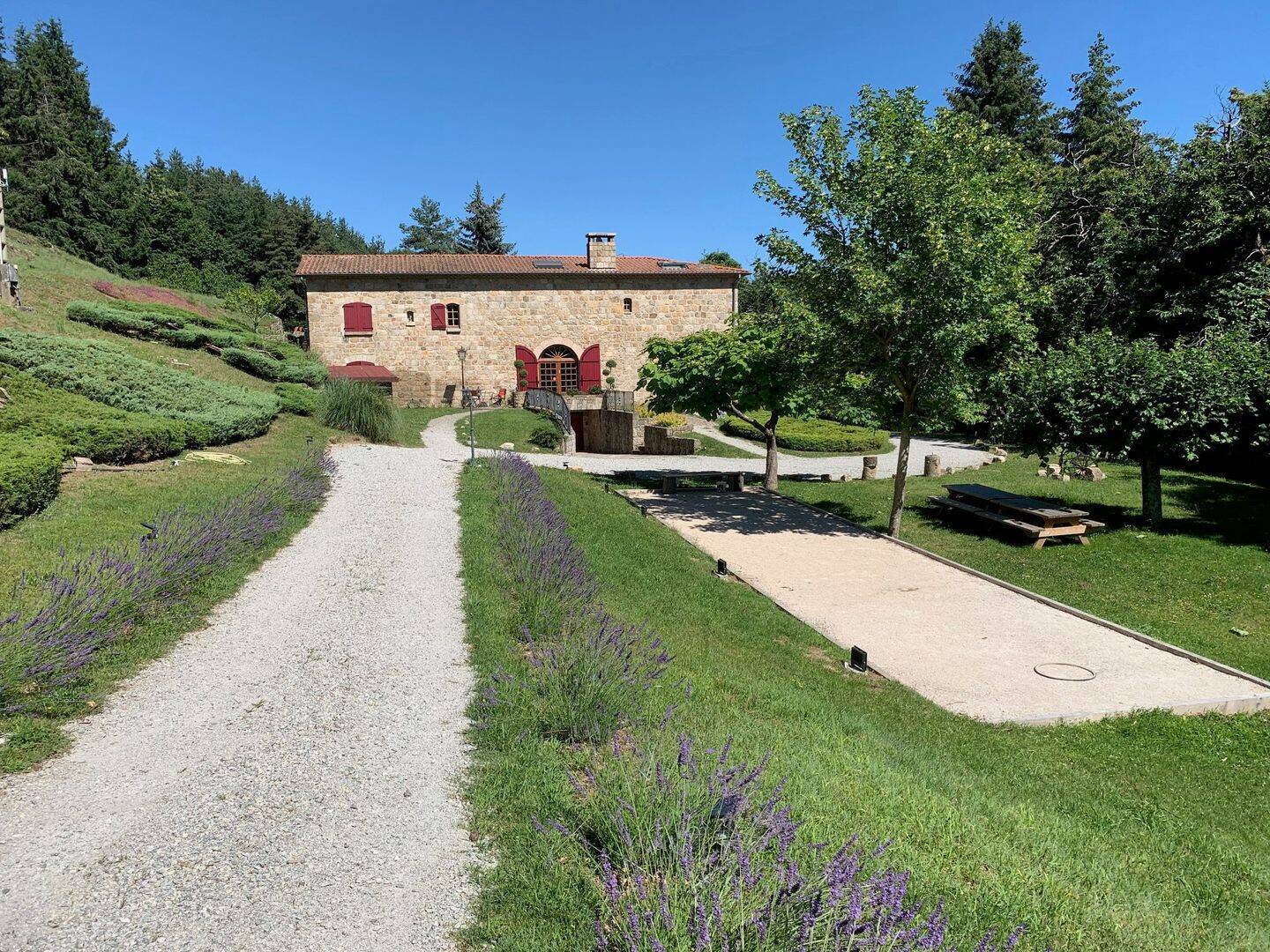 Maison 11 pièces 400 m² · à Saint-Apollinaire-de-Rias · 400 m² · 729 000 €