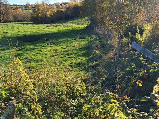 Terrain constructible viabilisé à vendre 86 000 € 1 883 m² de terrain Abrest 03200