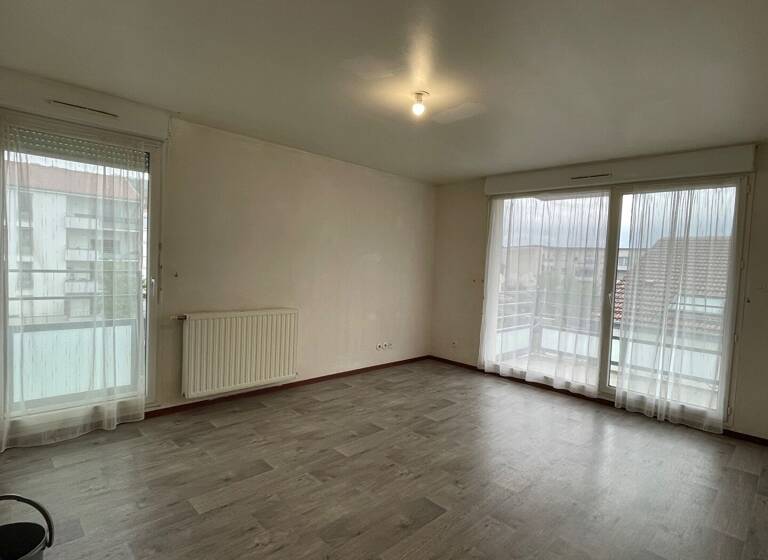 Appartement à louer 580 € 2 pièces 1<br/>chambre 50 m²<br/>superficie 2/5<br/>étage Centre Ville-Chenevières-Parc Essey les Nancy 54270