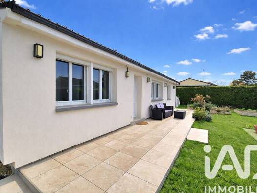 Maison de plain-pied à vendre 239 000 € 4 pièces 3 chambres 101 m² 667 m² de terrain Pont-Sainte-Marie 10150