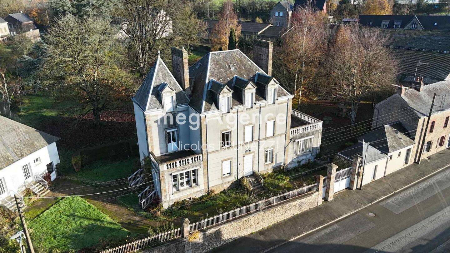 Maison 14 pièces 361 m² · à Ambrières-les-Vallées · 361 m² · 299 000 €