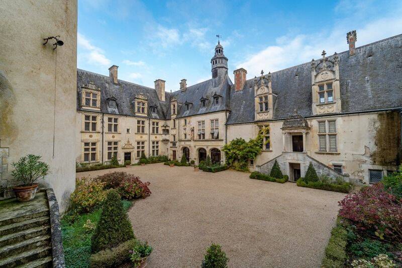 Maison 43 pièces 400 m² · à Plou · 400 m² · 2 000 000 €