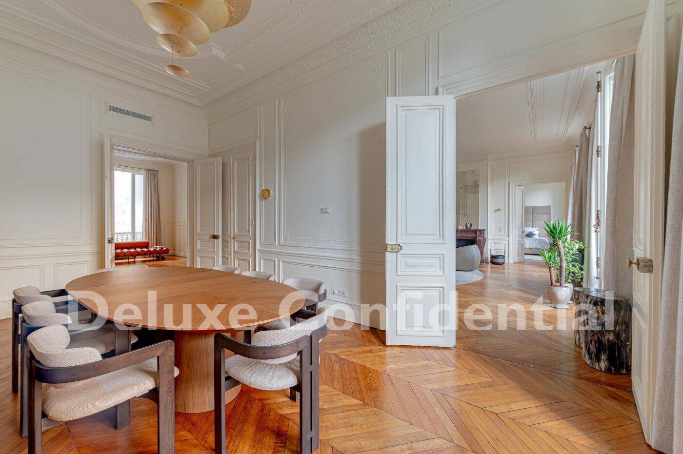 Appartement 7 pièces 226 m² · à Paris 8ème Arrondissement · 226 m² · 15 800 €