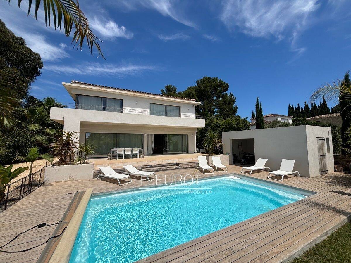 Maison 6 pièces 193 m² · à Saint-Cyr-sur-Mer · 193,2 m² · 6 000 €/mois