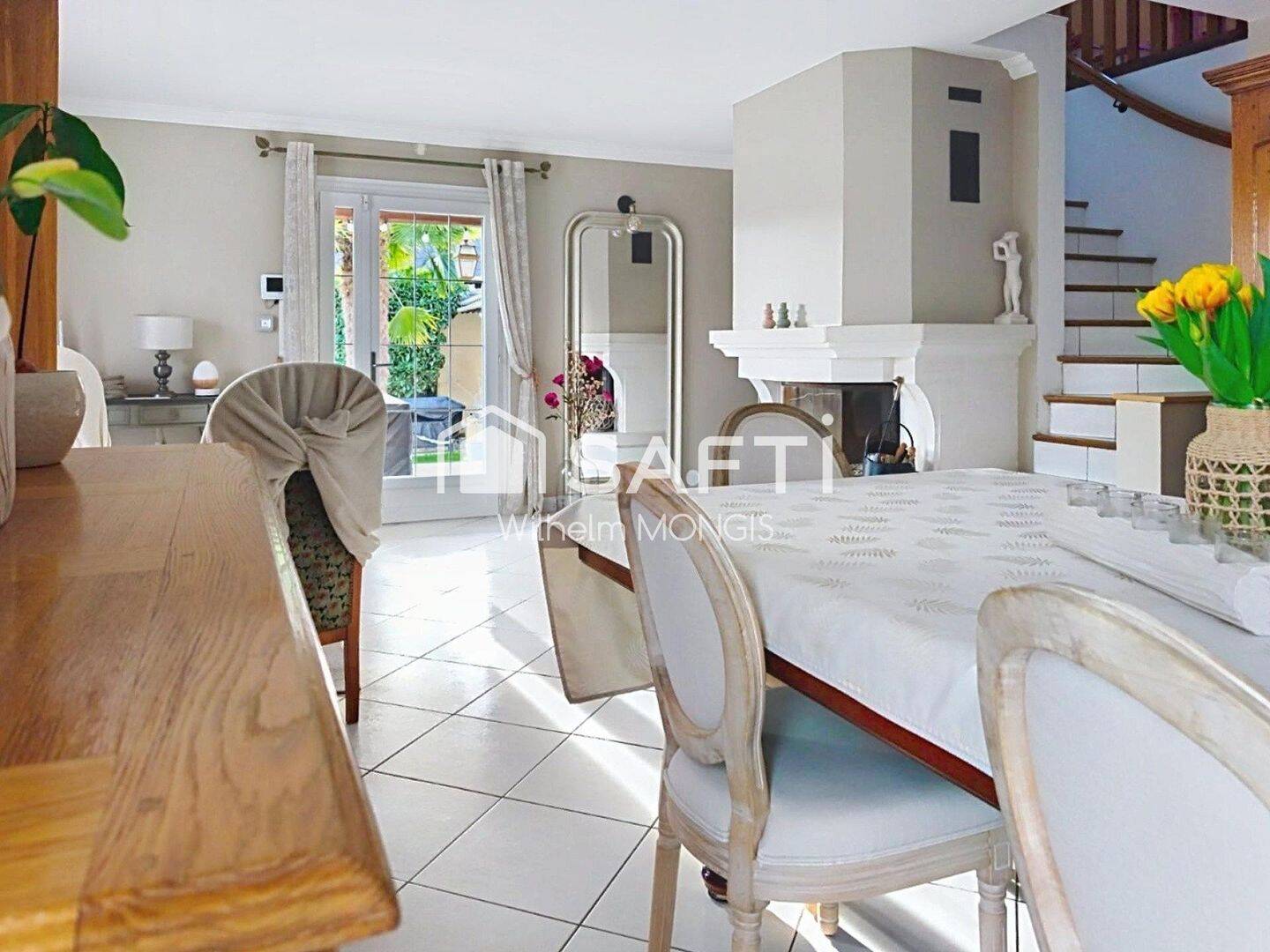 Maison 6 pièces 156 m² · à Fosses · 156 m² · 450 000 €