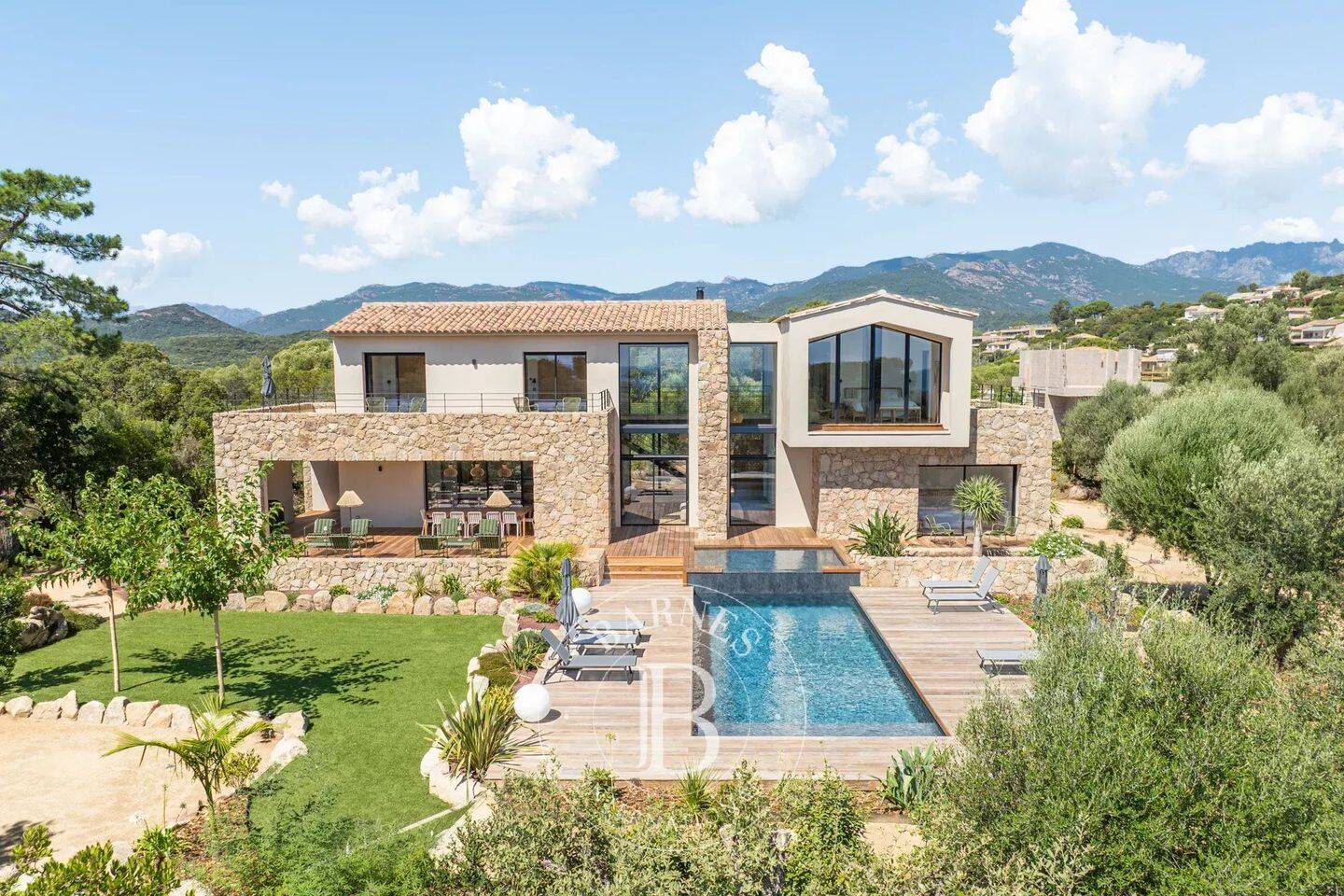 Maison 6 pièces 196 m² · à Zonza · 196 m² · 3 150 000 €