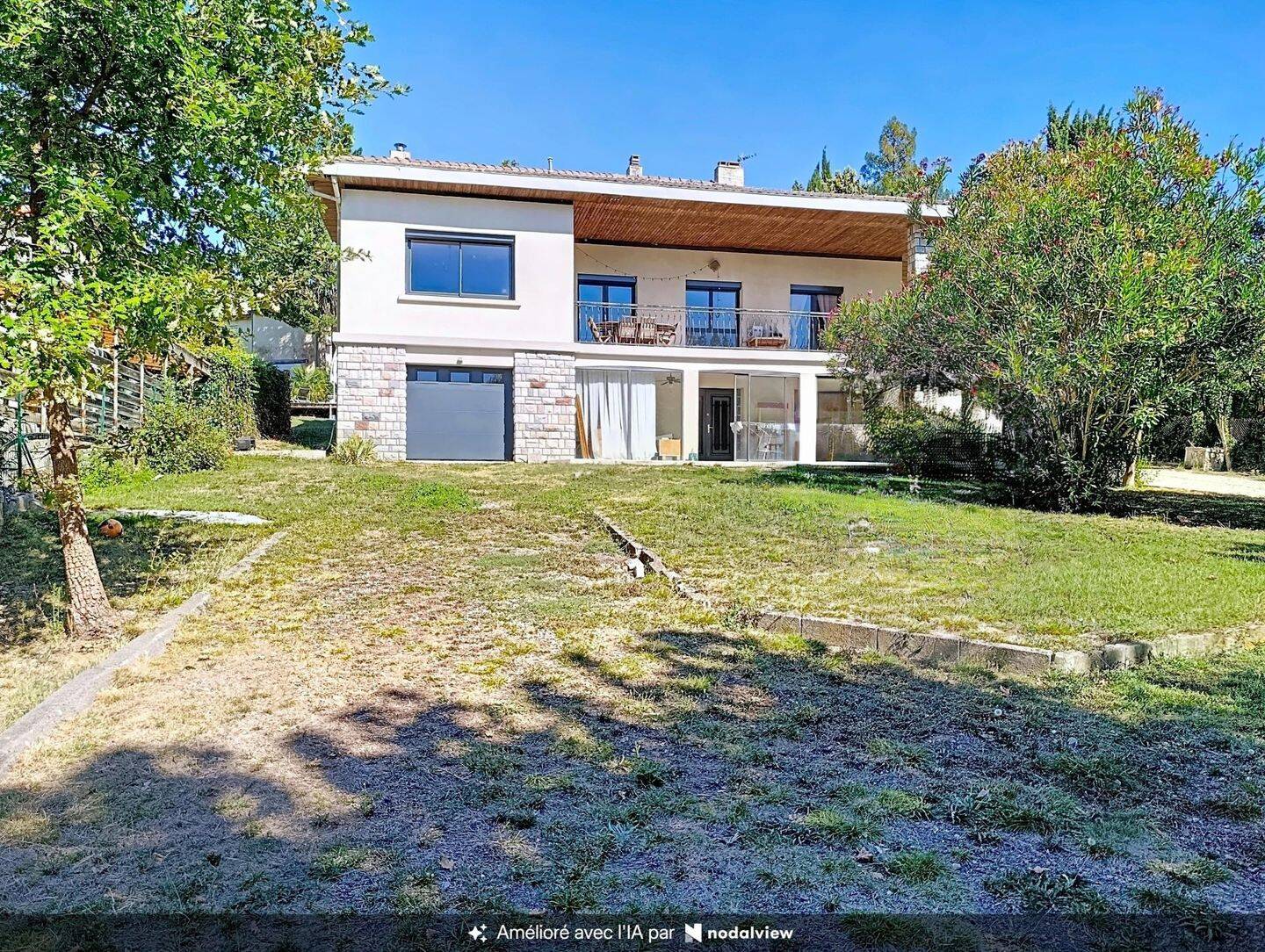 Maison 8 pièces 220 m² · à Grisolles · 220 m² · 445 000 €