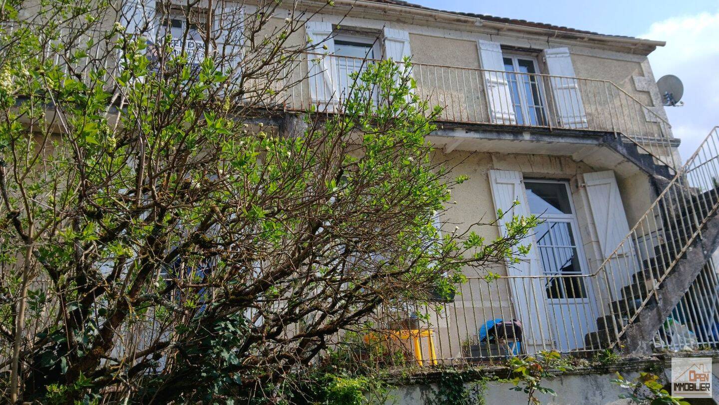 Maison 9 pièces 178 m² · à Montmoreau · 178 m² · 87 200 €