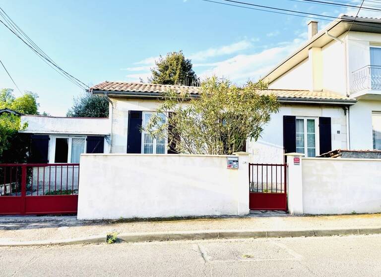 Maison de plain-pied à vendre 470 000 € 3 pièces 2<br/>chambres 80 m²<br/>superficie 218 m²<br/>terrain Bourg Pessac 33600