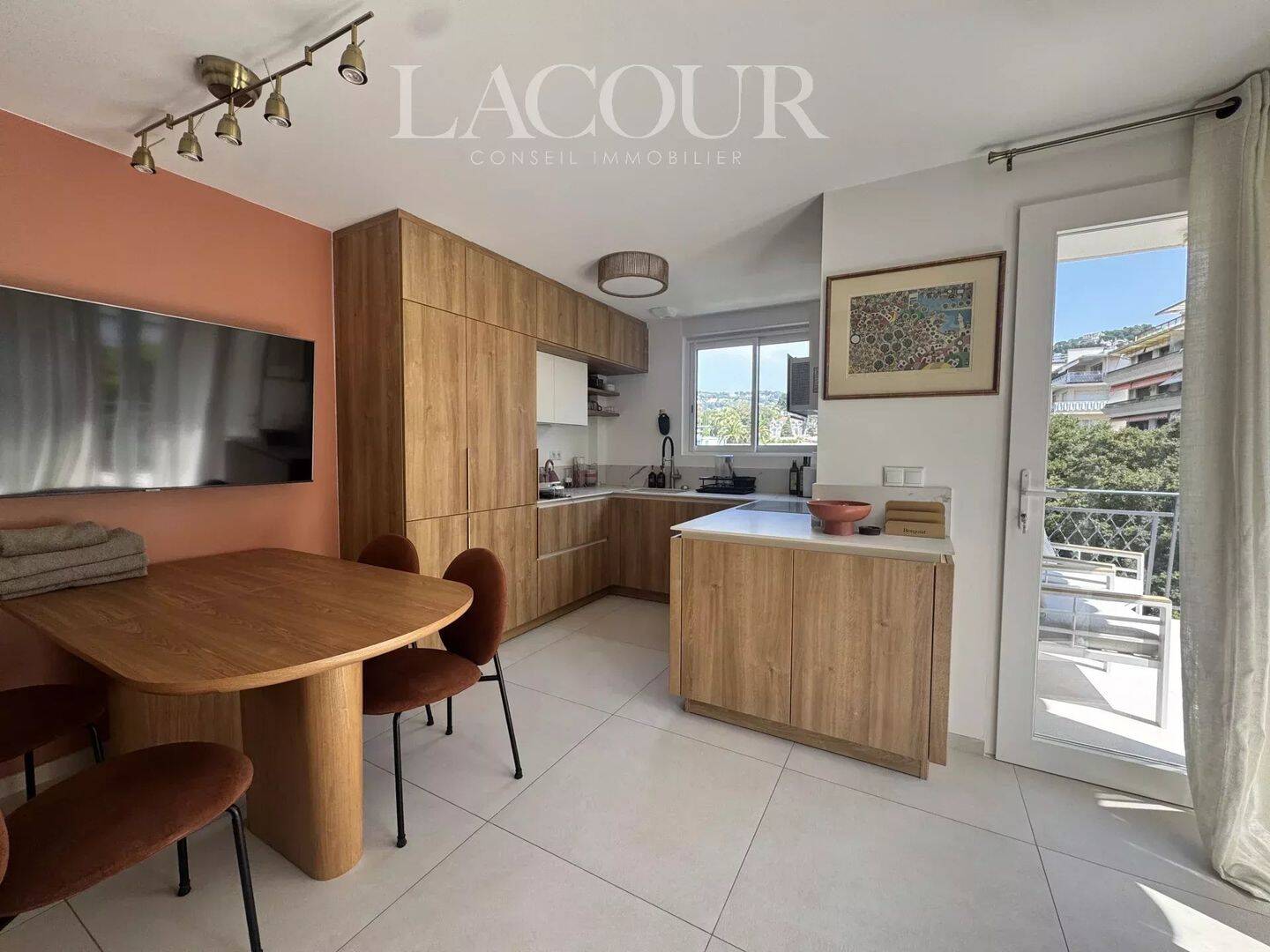 Appartement 3 pièces 62 m² · à Cannes · 61,9 m² · 2 100 €