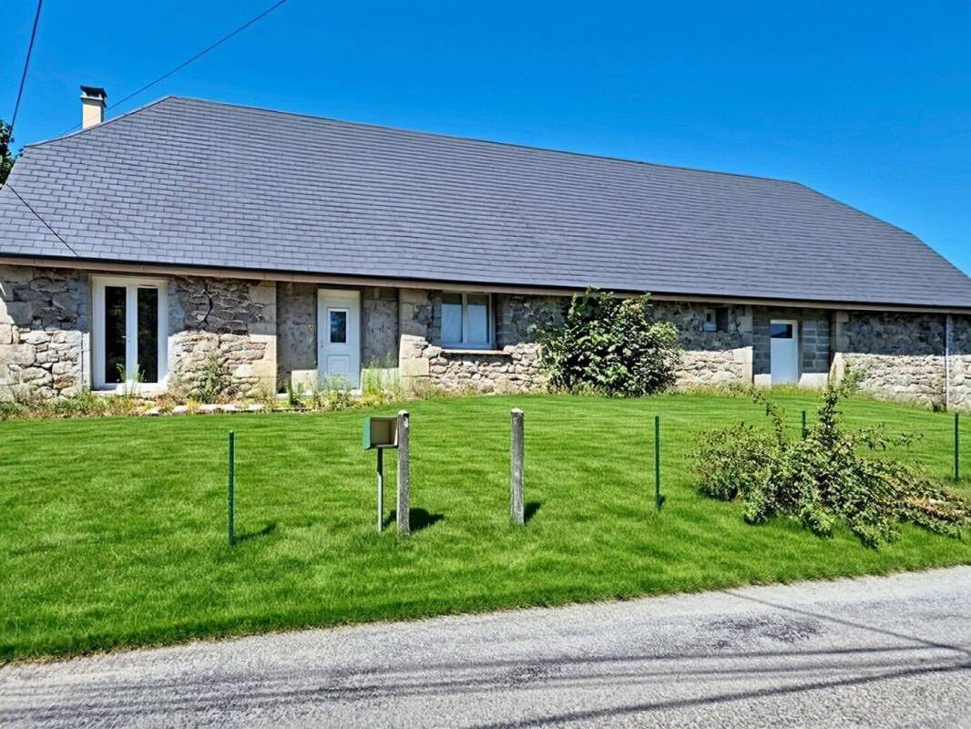 Maison 1 pièce 204 m² · à Rosiers-d'Égletons · 204 m² · 90 000 €