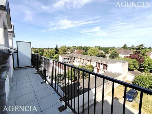 Appartement à vendre 215 000 € 3 pièces 2 chambres 54 m² Étage 3/3 Pontault-Combault 77340