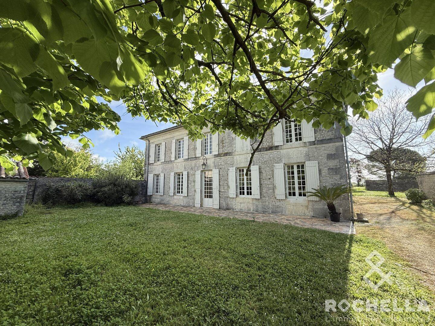 Maison 10 pièces 252 m² · à Essouvert · 252 m² · 284 900 €