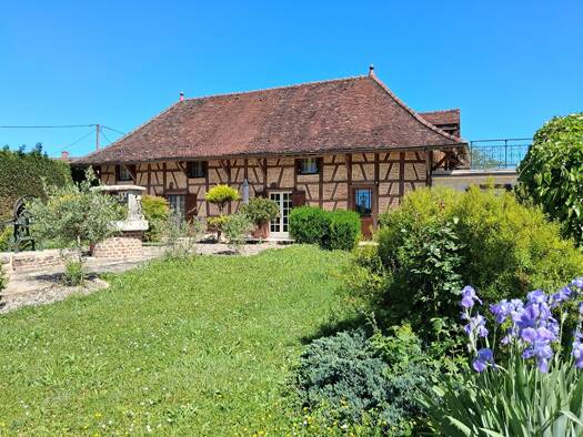 Terrain agricole à vendre 540 000 € 220 m² 13 667 m² de terrain Saint-Germain-du-Bois 71330