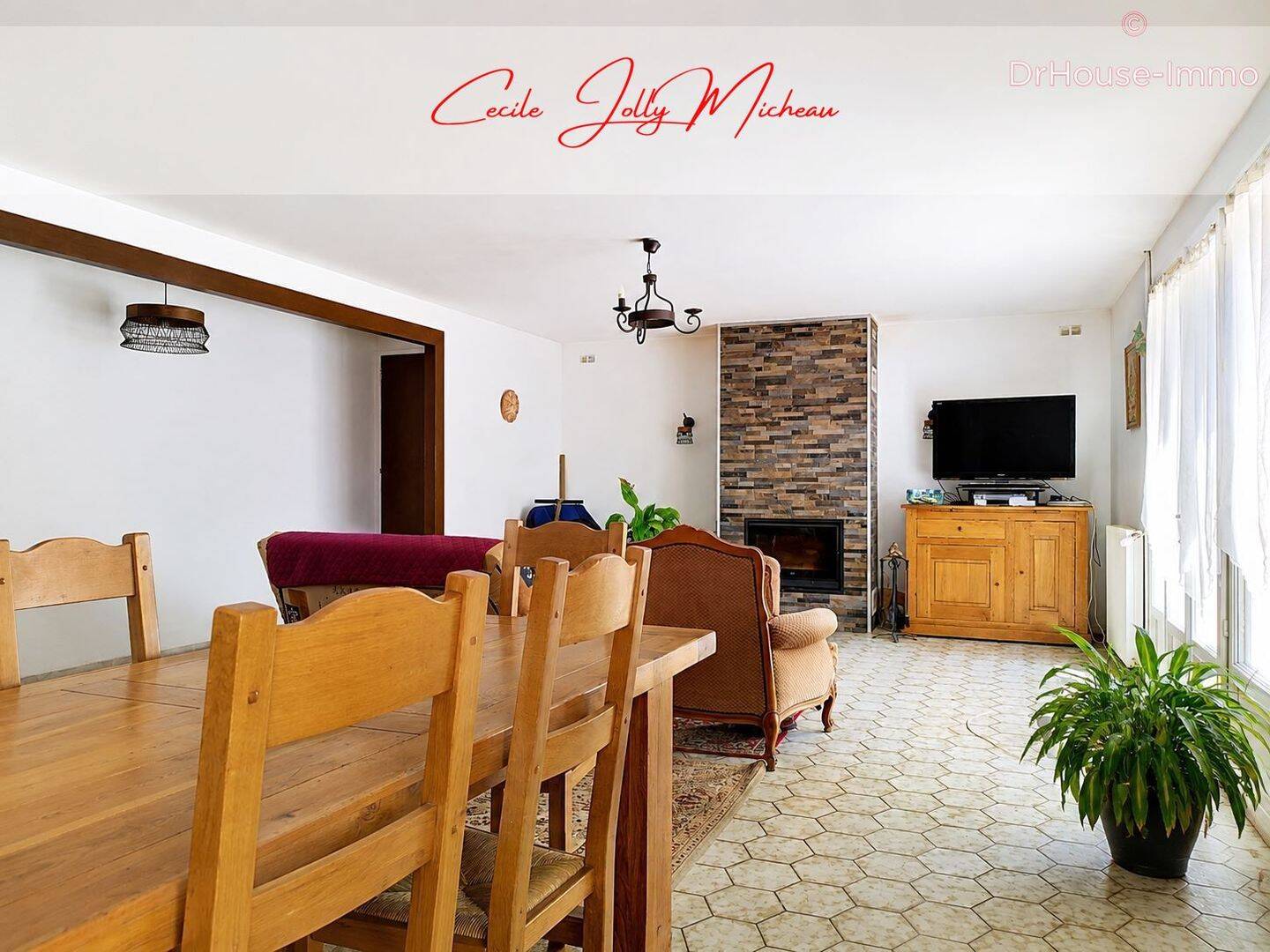 Maison 6 pièces 183 m² · à Val-de-Livenne · 183 m² · 190 000 €