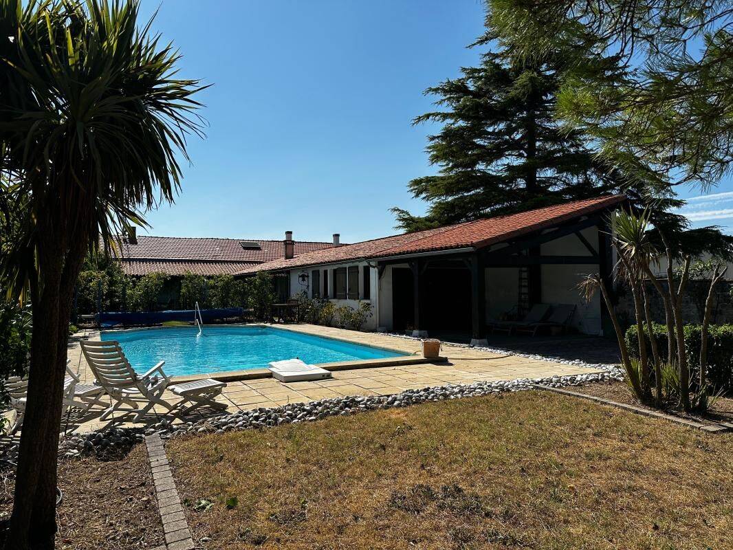 Maison 6 pièces 131 m² · à Saint-Agnant · 131 m² · 367 500 €
