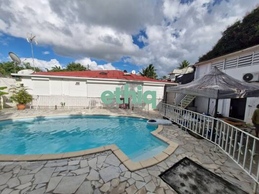 Maison à vendre 426 040 € 8 pièces 1 chambre 200 m² 700 m² de terrain Morne-à-l'Eau 97111