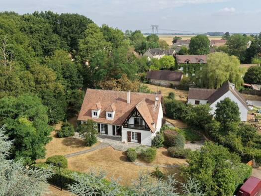 Maison de plain-pied à vendre 520 000 € 9 pièces 6 chambres 234 m² 1 810 m² de terrain Bullion 78830