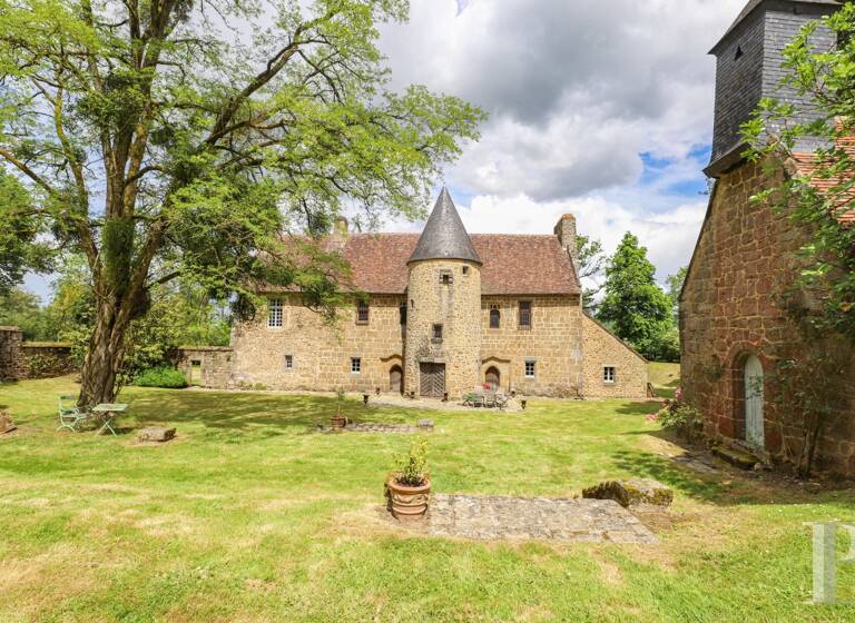 Château à vendre 840 000 € 9 pièces 4<br/>chambres 453 m²<br/>superficie 38 358 m²<br/>terrain Laval 53000
