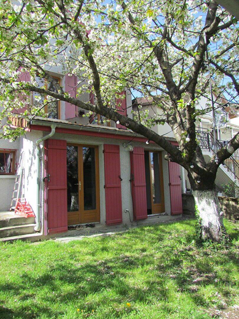Maison 5 pièces 103 m² · à Oullins-Pierre-Bénite · 103 m² · 1 303 €
