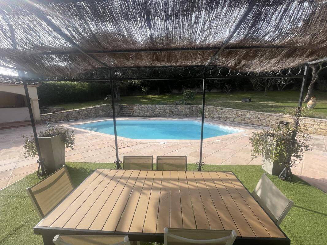 Maison 6 pièces 230 m² · à Nîmes · 230 m² · 750 000 €