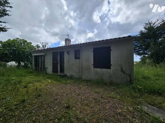 Maison de plain-pied à vendre 94 600 € 3 pièces 2 chambres 43 m² 540 m² de terrain Grues 85580