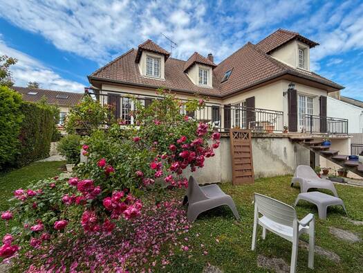 Maison à vendre 925 000 € 8 pièces 5 chambres 175 m² 455 m² de terrain Village Doumer Carrières-sur-Seine 78420