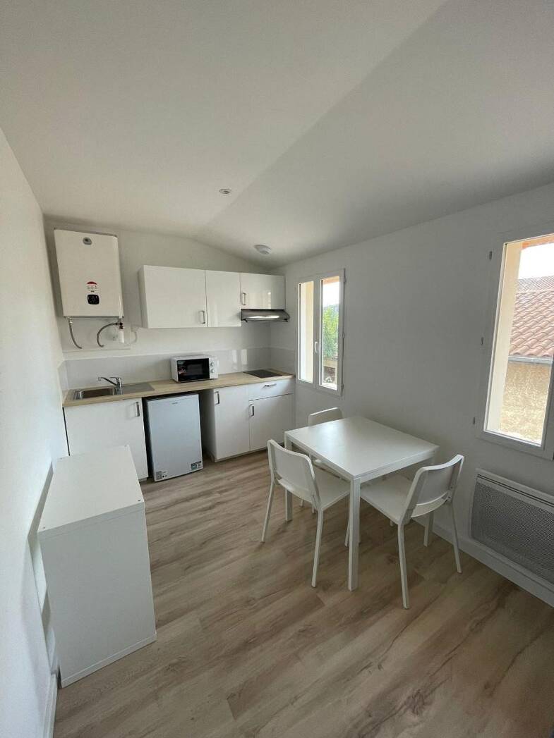 Appartement à louer 758 € 2 pièces 1 chambre 39,3 m² Dernier étage, Étage 1/1 Saint Bruno-Saint Augustin Bordeaux 33000