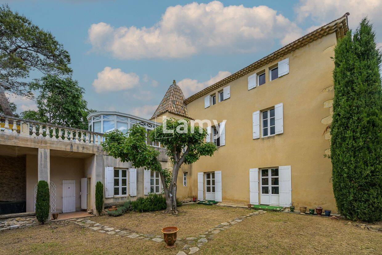 Appartement 3 pièces 97 m² · à Orange · 96,9 m² · 180 000 €