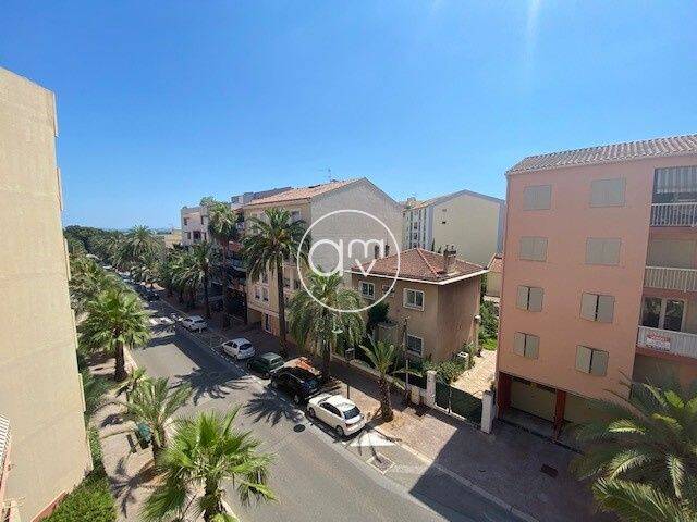 Appartement 1 pièce 30 m² · à Hyères · 29,9 m² · 606 €