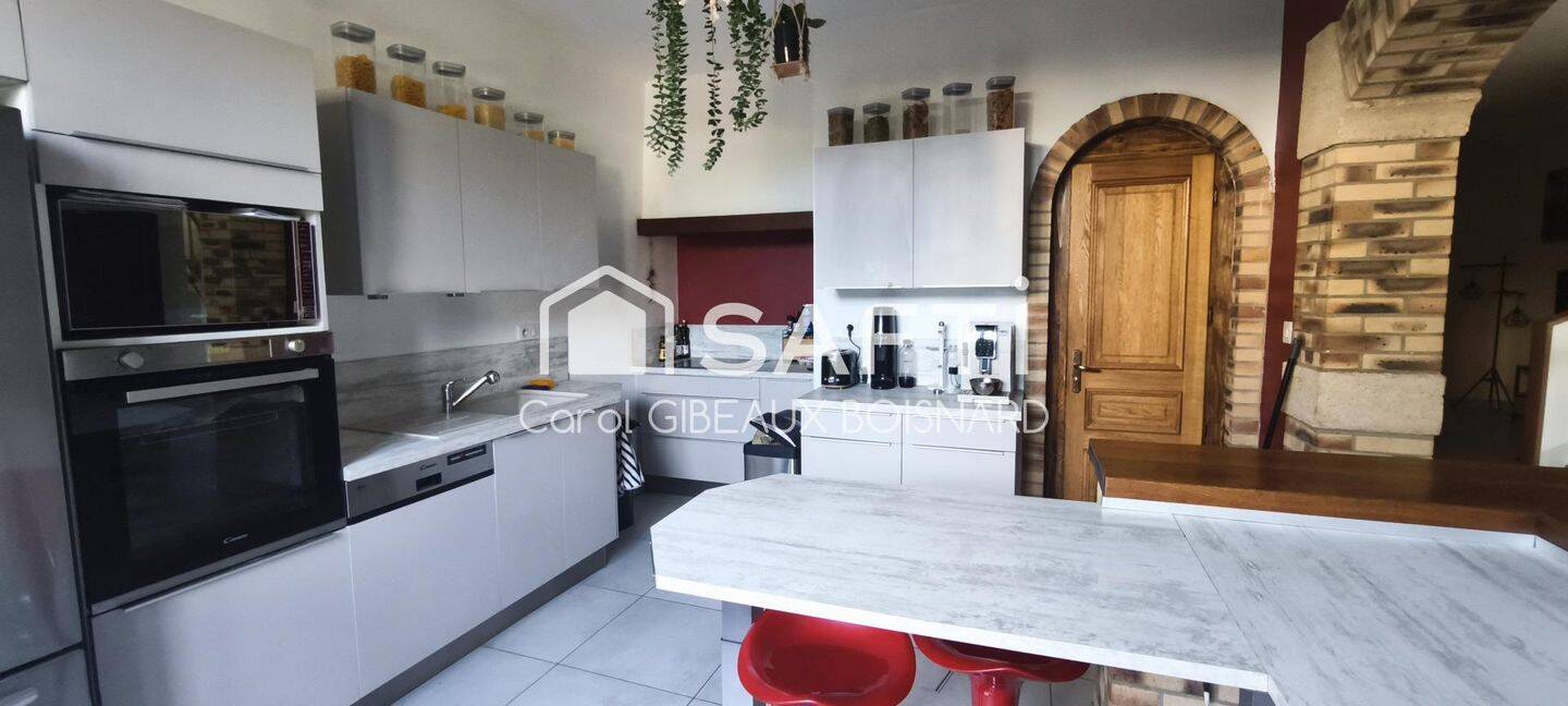 Maison 9 pièces 176 m² · à Commune Nouvelle d'Arrou · 176 m² · 231 000 €