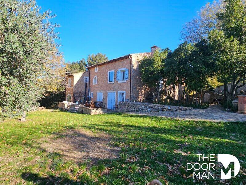 Maison 21 pièces 550 m² · à Flassans-sur-Issole · 550 m² · 1 482 000 €