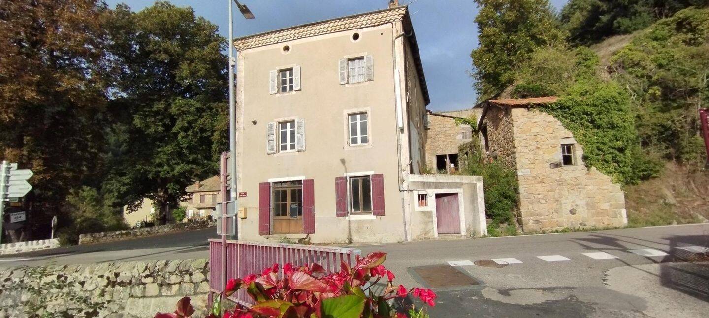 Maison 8 pièces 230 m² · à Saint-Martin-de-Valamas · 230 m² · 108 000 €