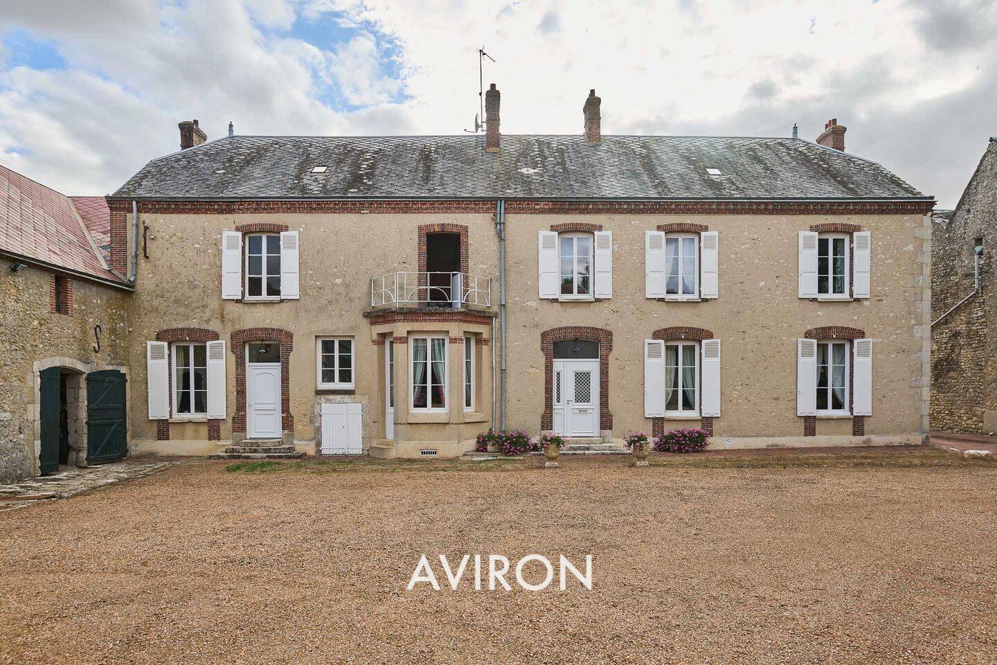 Maison 10 pièces 300 m² · à Béville-le-Comte · 300 m² · 740 000 €