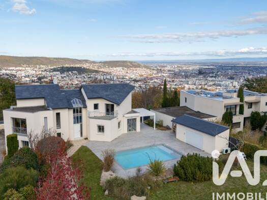 Maison à vendre 950 000 € 7 pièces 5 chambres 245 m² 7 800 m² de terrain Royat 63130