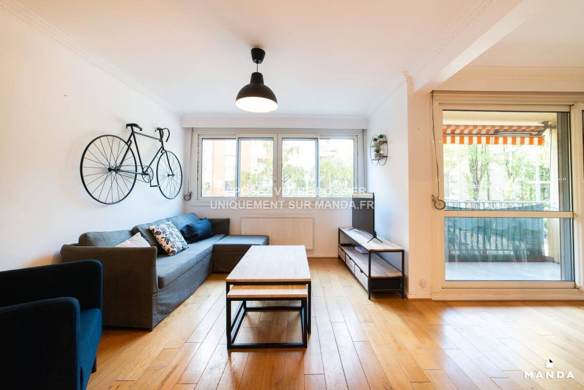 Chambre en colocation toutes charges incluses avec une place de — 2